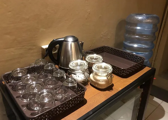 Hostal Aru House *