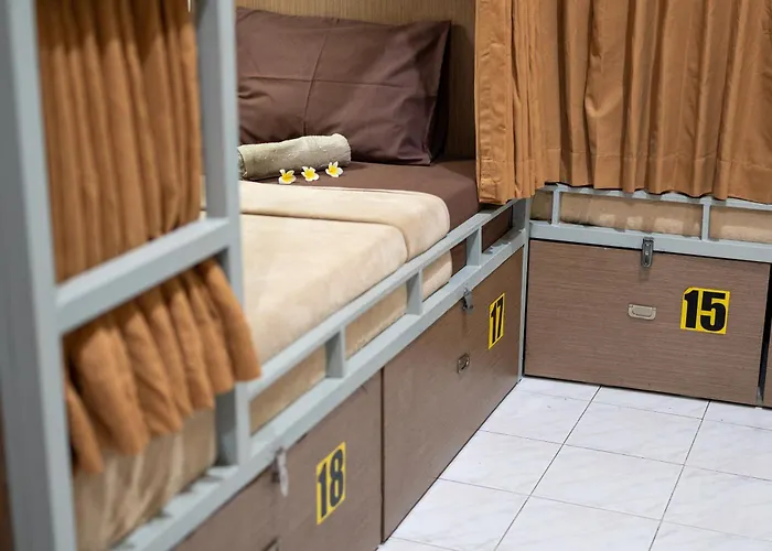 Hostal Aru House *