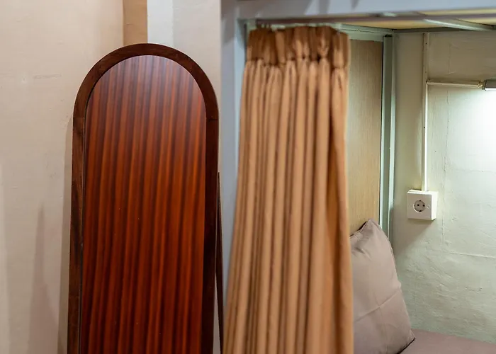 Hostal Aru House *