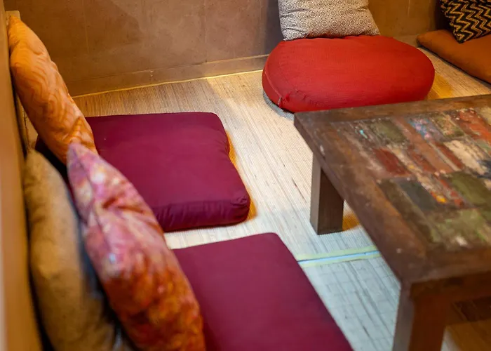Hostal Aru House
