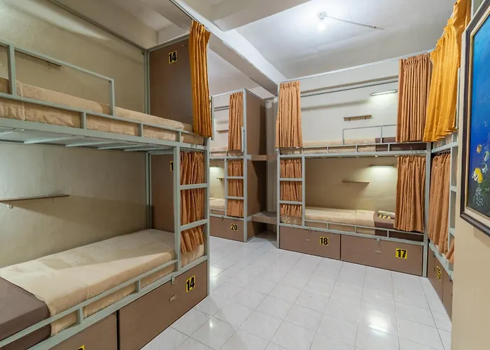 Hostal Aru House