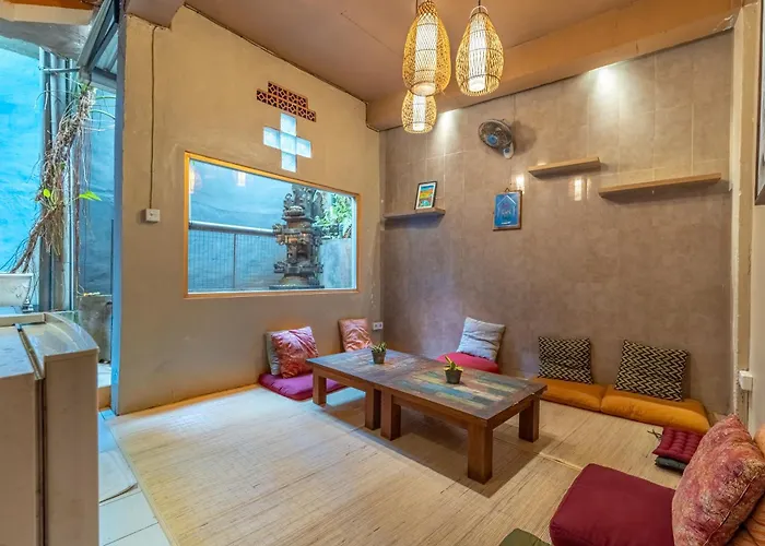Hostal Aru House *