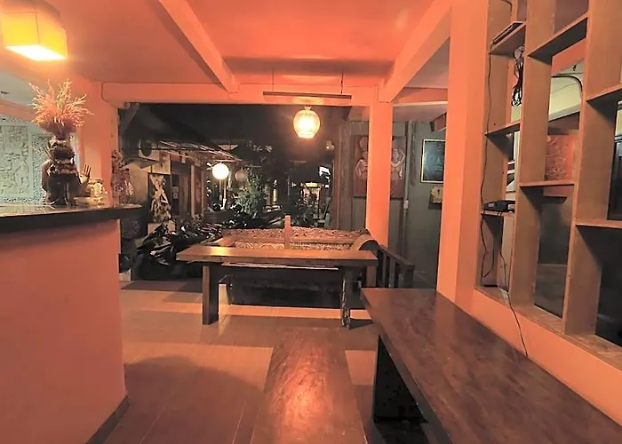 Hostal Aru House *