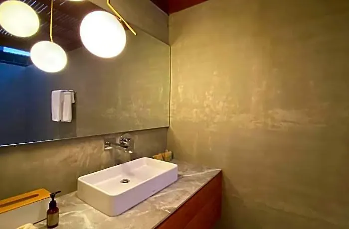 Aru House Hostal *